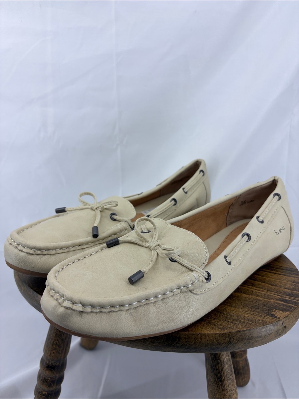 BOC Carolann Loafer Womens Cream Leather Moccasins, Flat Boat Shoes, sz 11